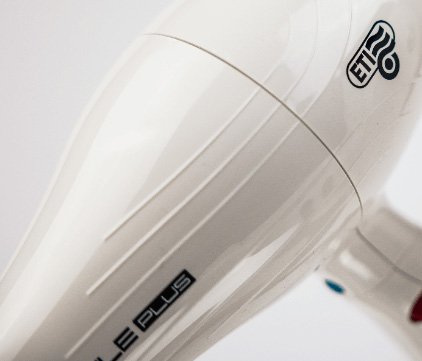 Eti Stile Plus con 4 temperature, 2 velocità, e il colpo di freddo, ti garantirà un'asciugatura rapida senza danni