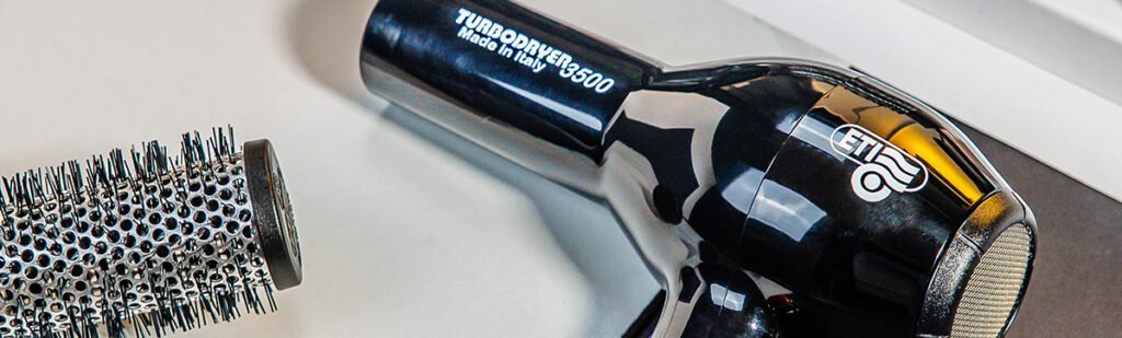 L'asciugacapelli Turbodryer 3500 di ETI con il cavo lungo 3 metri permette un comodo utilizzo anche in salone